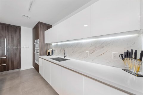 Condo in Miami, Florida, 4 bedrooms  № 1712601 - photo 17