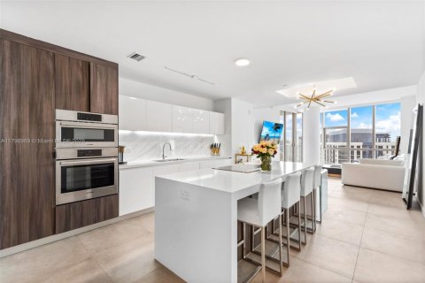 Condo in Miami, Florida, 4 bedrooms  № 1712601 - photo 1