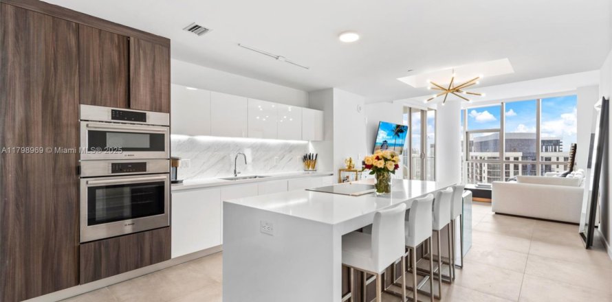 Condominio en Miami, Florida, 4 dormitorios № 1712601