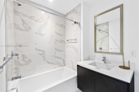Condo in Miami, Florida, 4 bedrooms  № 1712601 - photo 26