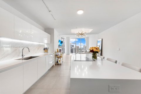 Condo in Miami, Florida, 4 bedrooms  № 1712601 - photo 18