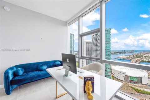 Condo in Miami, Florida, 4 bedrooms  № 1712601 - photo 25