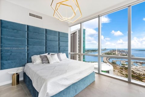 Condo in Miami, Florida, 4 bedrooms  № 1712601 - photo 11