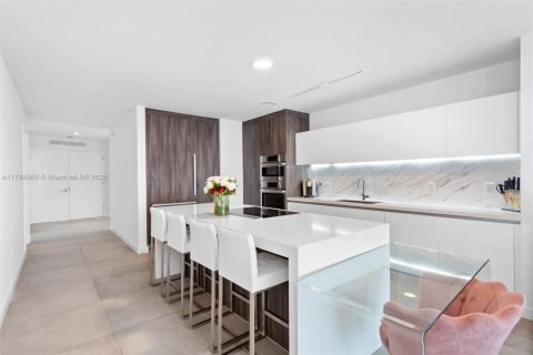 Condo in Miami, Florida, 4 bedrooms  № 1712601 - photo 19