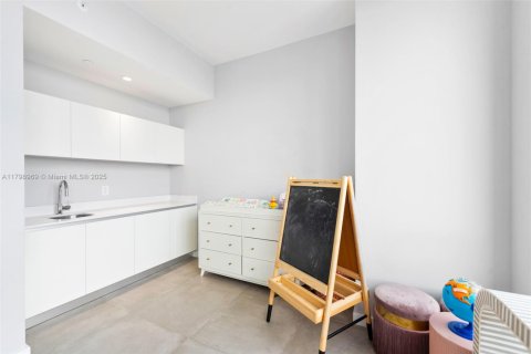 Condo in Miami, Florida, 4 bedrooms  № 1712601 - photo 29