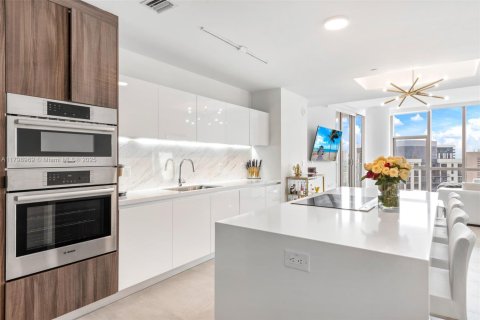 Condo in Miami, Florida, 4 bedrooms  № 1712601 - photo 2