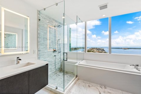 Condo in Miami, Florida, 4 bedrooms  № 1712601 - photo 16