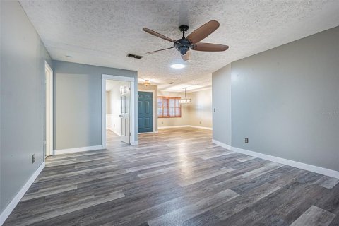 House in Brandon, Florida 4 bedrooms, 210.05 sq.m. № 2405331 - photo 15