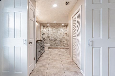 House in Brandon, Florida 4 bedrooms, 210.05 sq.m. № 2405331 - photo 19
