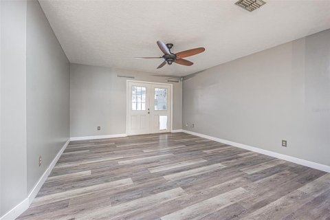 House in Brandon, Florida 4 bedrooms, 210.05 sq.m. № 2405331 - photo 11