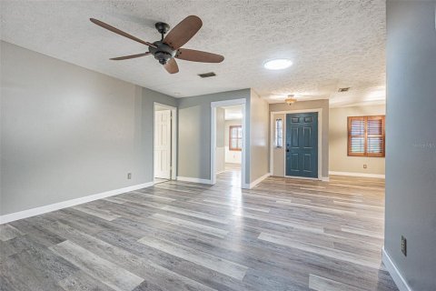 House in Brandon, Florida 4 bedrooms, 210.05 sq.m. № 2405331 - photo 12