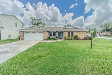 House in Brandon, Florida 4 bedrooms, 210.05 sq.m. № 2405331