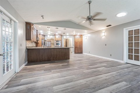 House in Brandon, Florida 4 bedrooms, 210.05 sq.m. № 2405331 - photo 9