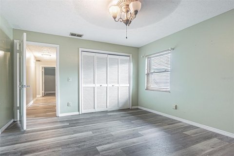 House in Brandon, Florida 4 bedrooms, 210.05 sq.m. № 2405331 - photo 28