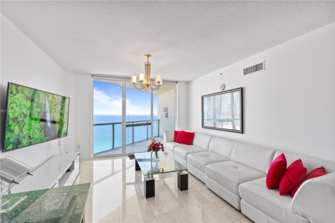 Condominio en venta en Sunny Isles Beach, Florida, 2 dormitorios, 159.33 m2 № 1972827 - foto 1