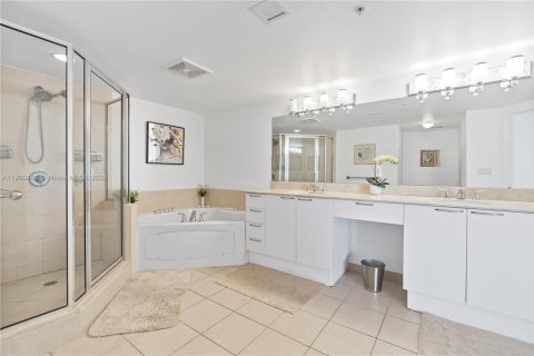 Condominio en venta en Sunny Isles Beach, Florida, 2 dormitorios, 159.33 m2 № 1972827 - foto 11