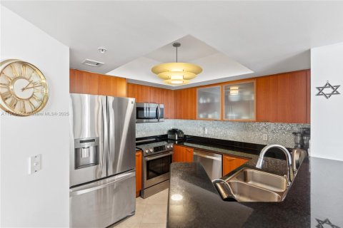 Condominio en venta en Sunny Isles Beach, Florida, 2 dormitorios, 159.33 m2 № 1972827 - foto 18