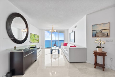 Condominio en venta en Sunny Isles Beach, Florida, 2 dormitorios, 159.33 m2 № 1972827 - foto 2