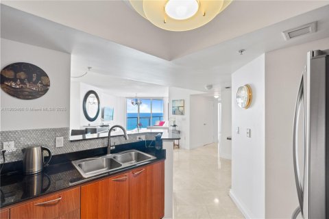 Condominio en venta en Sunny Isles Beach, Florida, 2 dormitorios, 159.33 m2 № 1972827 - foto 20