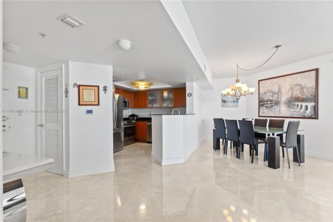 Condominio en venta en Sunny Isles Beach, Florida, 2 dormitorios, 159.33 m2 № 1972827 - foto 16