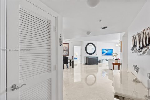 Condominio en venta en Sunny Isles Beach, Florida, 2 dormitorios, 159.33 m2 № 1972827 - foto 13