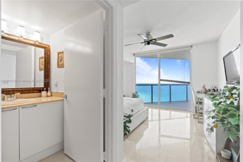 Condominio en venta en Sunny Isles Beach, Florida, 2 dormitorios, 159.33 m2 № 1972827 - foto 22