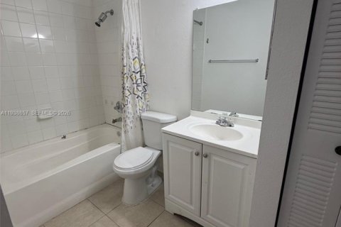 Снять в аренду кондоминиум в Дорал, Флорида 1 спальня, 62.24м2, № 1996473 - фото 4