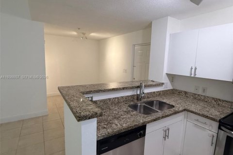 Снять в аренду кондоминиум в Дорал, Флорида 1 спальня, 62.24м2, № 1996473 - фото 2