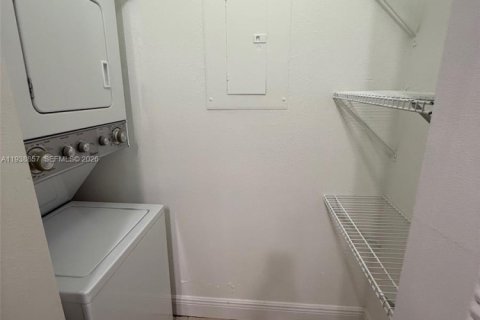 Снять в аренду кондоминиум в Дорал, Флорида 1 спальня, 62.24м2, № 1996473 - фото 3