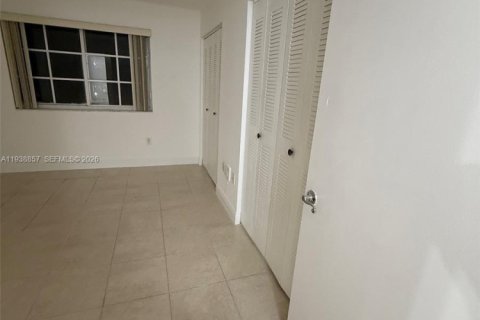 Снять в аренду кондоминиум в Дорал, Флорида 1 спальня, 62.24м2, № 1996473 - фото 7