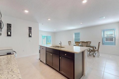 House in Davenport, Florida 5 bedrooms, 234.3 sq.m. № 1856331 - photo 10