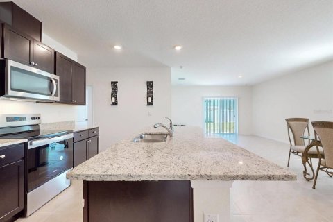 House in Davenport, Florida 5 bedrooms, 234.3 sq.m. № 1856331 - photo 11