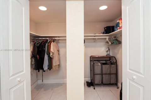 Condominio en alquiler en Miami Beach, Florida, 2 dormitorios, 96.8 m2 № 2010578 - foto 8