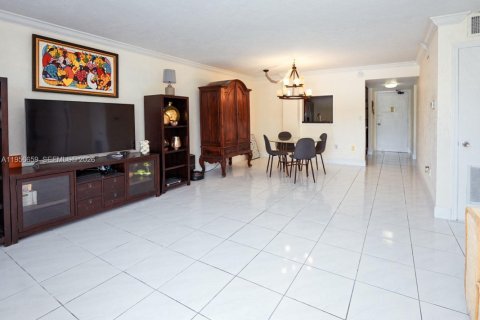 Condominio en alquiler en Miami Beach, Florida, 2 dormitorios, 96.8 m2 № 2010578 - foto 2