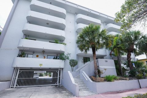 Condominio en alquiler en Miami Beach, Florida, 2 dormitorios, 96.8 m2 № 2010578 - foto 23