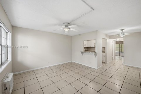 Condo in West Palm Beach, Florida, 1 bedroom  № 2008657 - photo 3