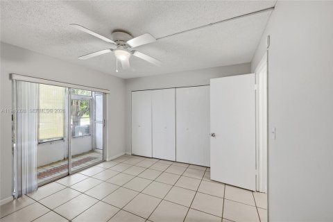 Condo in West Palm Beach, Florida, 1 bedroom  № 2008657 - photo 8