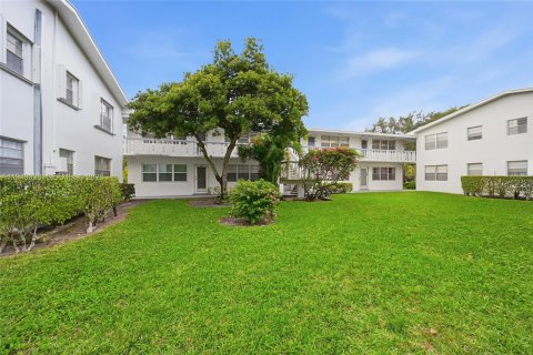 Condo in West Palm Beach, Florida, 1 bedroom  № 2008657 - photo 12