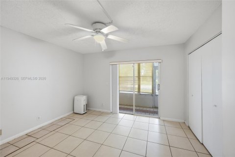 Condo in West Palm Beach, Florida, 1 bedroom  № 2008657 - photo 7