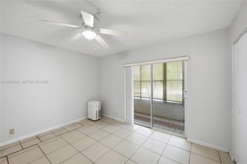 Condo in West Palm Beach, Florida, 1 bedroom  № 2008657 - photo 9