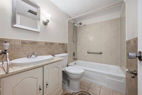 Condo in West Palm Beach, Florida, 1 bedroom  № 2008657 - photo 10