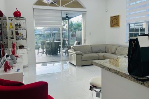 House in Miami, Florida 3 bedrooms, 168.34 sq.m. № 2045280 - photo 6