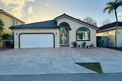 House in Miami, Florida 3 bedrooms, 168.34 sq.m. № 2045280