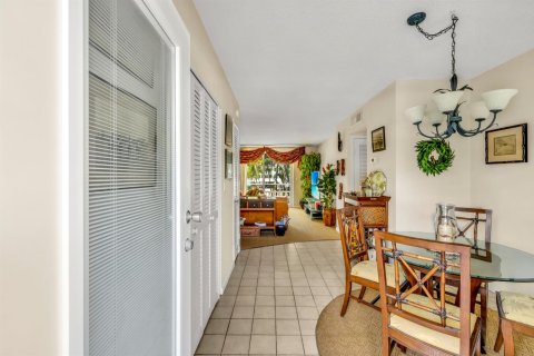 Copropriété à vendre à Palm Beach, Floride: 2 chambres, 91.97 m2 № 2394757 - photo 12