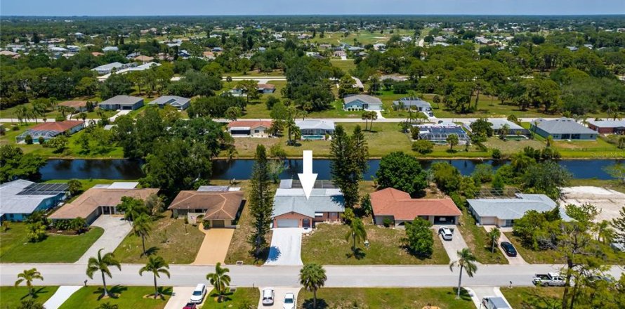 Casa en Rotonda, Florida 4 dormitorios, 168.99 m2 № 1540314