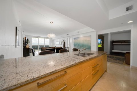 Copropriété à louer à Hallandale Beach, Floride: 3 chambres, 161 m2 № 1627895 - photo 16
