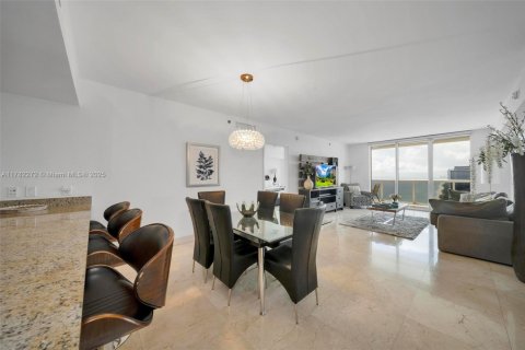 Copropriété à louer à Hallandale Beach, Floride: 3 chambres, 161 m2 № 1627895 - photo 12