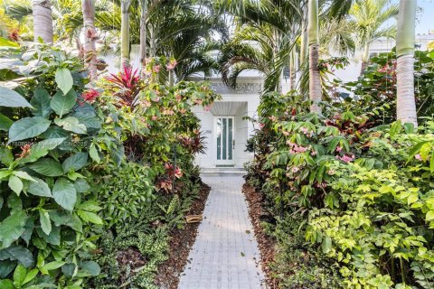 Casa en venta en Miami Beach, Florida, 4 dormitorios, 346.06 m2 № 1741437 - foto 2