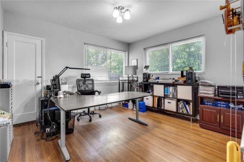 House in Miami Shores, Florida 5 bedrooms, 268.67 sq.m. № 2069633 - photo 29