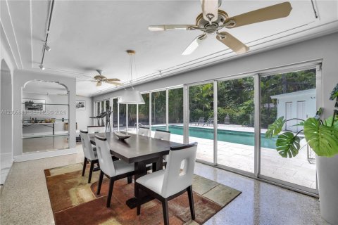 House in Miami Shores, Florida 5 bedrooms, 268.67 sq.m. № 2069633 - photo 16